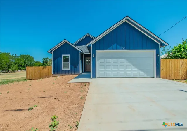Photo 1 of Single family home for sale at 1307 Saint Louis St, Gatesville, TX 76528 | MLS# 621085 | Listing updated on 2026-08-04