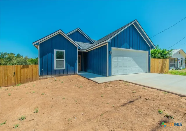 Photo 2 of Single family home for sale at 1307 Saint Louis St, Gatesville, TX 76528 | MLS# 621085 | Listing updated on 2026-08-04