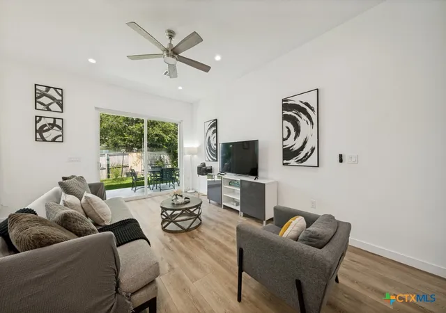 Photo 2 of Sale Pending at 307 Ellis St, San Marcos, TX 78666 | MLS# 620984 | Listing updated on 2026-09-08