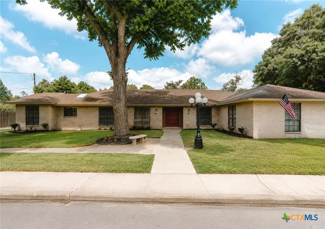 Photo 1 of Single family home for sale at 1801 N Main St, Victoria, TX 77901 | MLS# 621582 | Listing updated on 2026-09-14