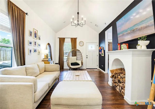 Photo 3 of Single family home for sale at 303 Pine St, Luling, TX 78648 | MLS# 621514 | Listing updated on 2026-08-05