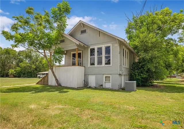 Photo 2 of Single family home for sale at 414 E Hochheim St, Yoakum, TX 77995 | MLS# 621250 | Listing updated on 2026-08-05