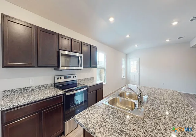 Photo 3 of Sale Pending at 326 Presley Dr, Killeen, TX 76542 | MLS# 621713 | Listing updated on 2026-08-12