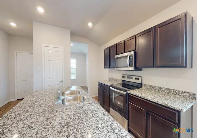 Photo 3 of Sale Pending at 326 Presley Dr, Killeen, TX 76542 | MLS# 621713 | Listing updated on 2026-08-12