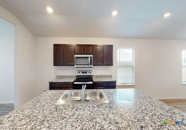 Photo 4 of Sale Pending at 326 Presley Dr, Killeen, TX 76542 | MLS# 621713 | Listing updated on 2026-08-12