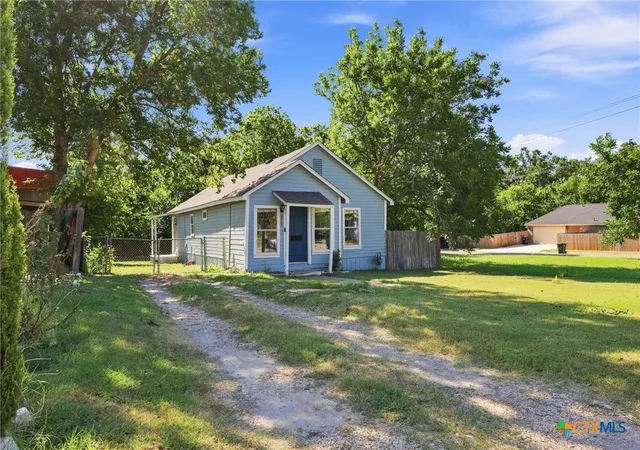 Photo 3 of Single family home for sale at 915 S 2nd Street, Temple, TX 76504 | MLS# 621683 | Listing updated on 2026-09-19