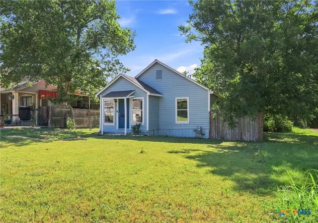 Photo 3 of Single family home for sale at 915 S 2nd Street, Temple, TX 76504 | MLS# 621683 | Listing updated on 2026-09-19