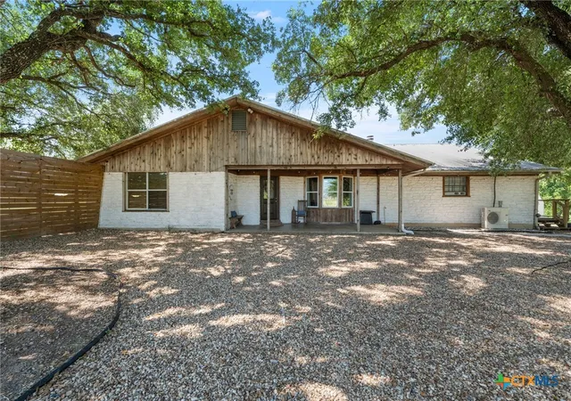 Photo 2 of Single family home for sale at 1421 Fm 1660, Hutto, TX 78634 | MLS# 621565 | Listing updated on 2026-08-06