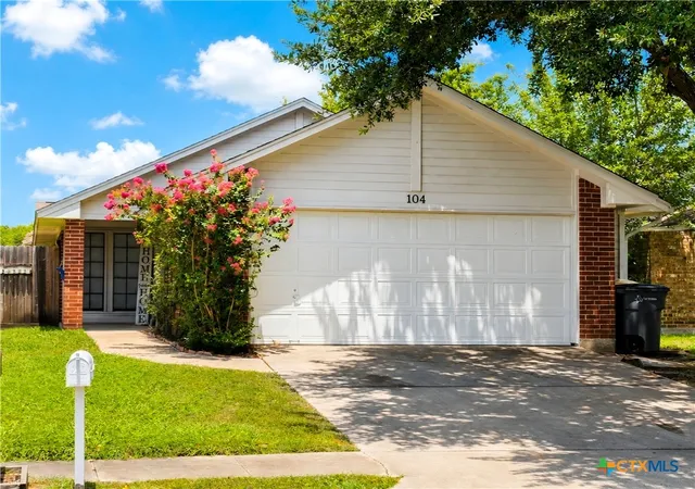 Photo 1 of Single family home for sale at 104 Waterford Dr, Victoria, TX 77901 | MLS# 621846 | Listing updated on 2026-08-06
