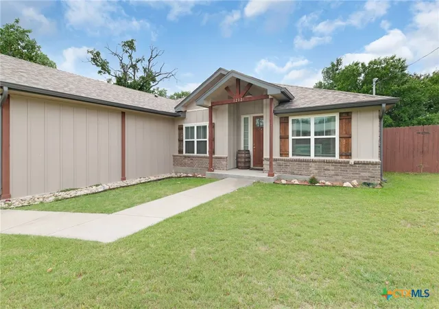 Photo 4 of Single family home for sale at 1202 S Willis St, Lampasas, TX 76550 | MLS# 621644 | Listing updated on 2026-09-02