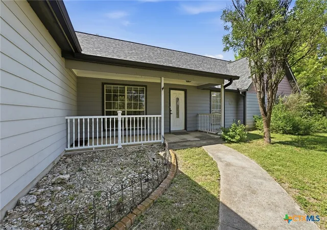 Photo 4 of Single family home for sale at 485 Pecan Fls, Canyon Lake, TX 78133 | MLS# 621883 | Listing updated on 2026-09-08