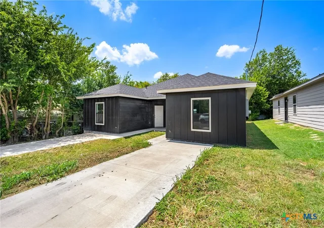 Photo 3 of Multi family home for sale at 814 S 22nd Street, Temple, TX 76501 | MLS# 620139 | Listing updated on 2026-08-21