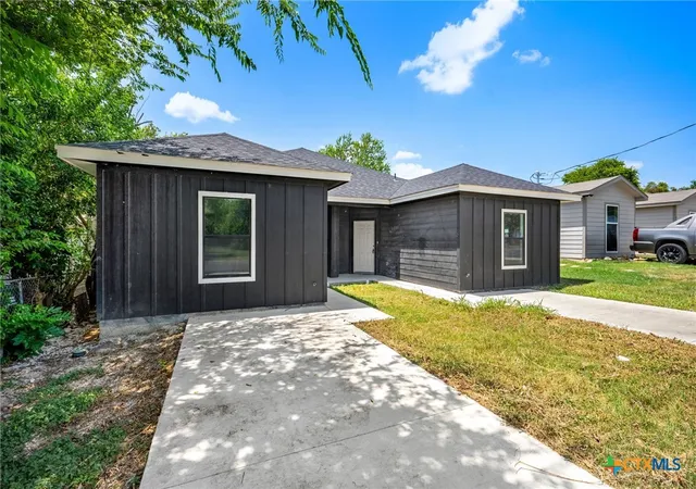 Photo 3 of House for sale at 814 S 22nd Street, Temple, TX 76501 | MLS# 620139 | Listing updated on 2026-08-21
