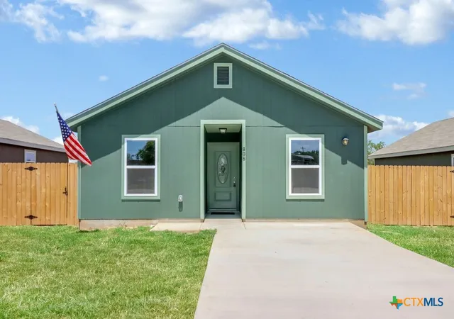Photo 1 of Single family home for sale at 806 E 6th Street, Nixon, TX 78140 | MLS# 621853 | Listing updated on 2026-09-16