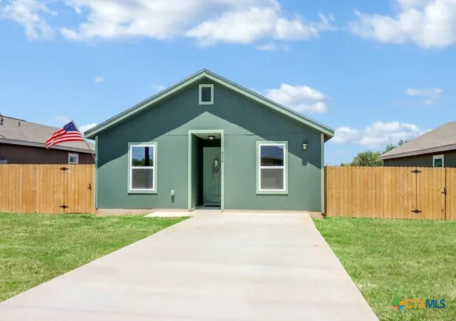 Photo 2 of Single family home for sale at 806 E 6th Street, Nixon, TX 78140 | MLS# 621853 | Listing updated on 2026-09-16