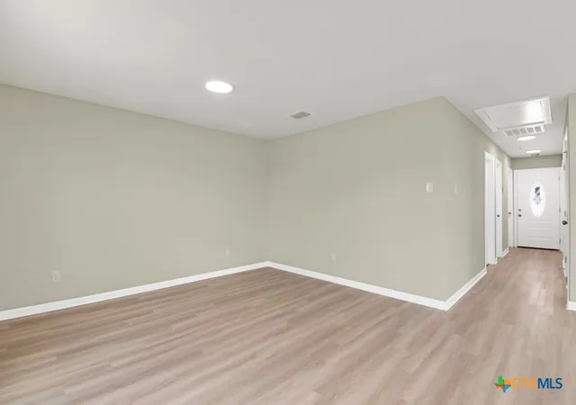 Photo 3 of Single family home for sale at 806 E 6th Street, Nixon, TX 78140 | MLS# 621853 | Listing updated on 2026-09-16