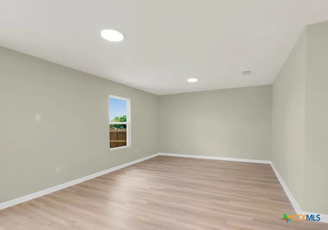 Photo 4 of Single family home for sale at 806 E 6th Street, Nixon, TX 78140 | MLS# 621853 | Listing updated on 2026-09-16