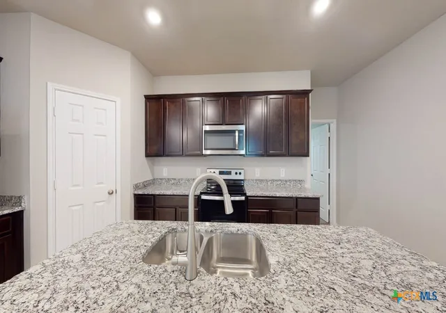 Photo 4 of Single family home for sale at 402 Isham Dr, Killeen, TX 76549 | MLS# 621985 | Listing updated on 2026-09-15