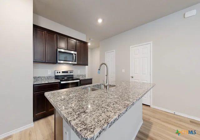 Photo 4 of Single family home for sale at 410 Isham Dr, Killeen, TX 76549 | MLS# 622001 | Listing updated on 2026-09-15