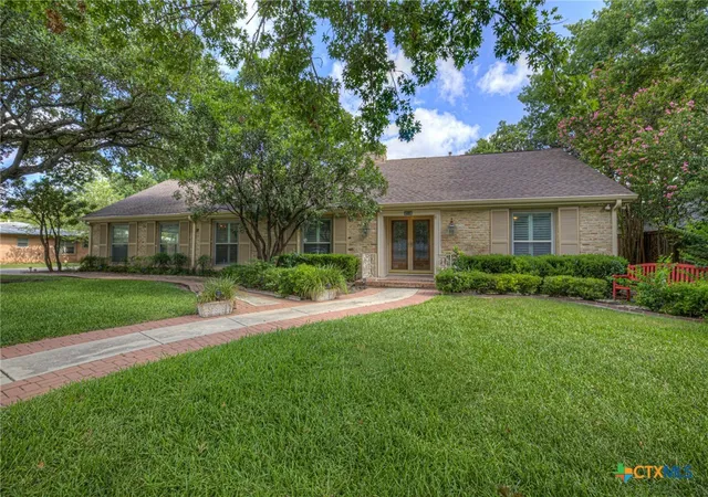Photo 1 of Sale Pending at 211 Royal Oaks Dr, San Antonio, TX 78209 | MLS# 622063 | Listing updated on 2026-09-01