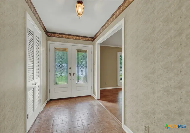 Photo 3 of Sale Pending at 211 Royal Oaks Dr, San Antonio, TX 78209 | MLS# 622063 | Listing updated on 2026-09-01