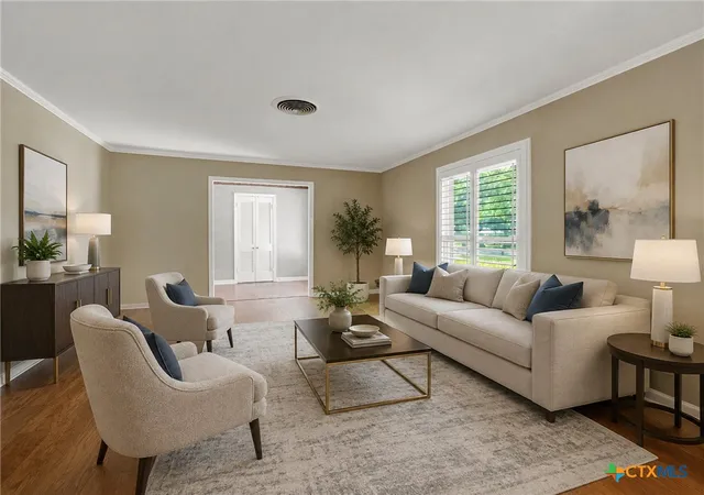 Photo 3 of Sale Pending at 211 Royal Oaks Dr, San Antonio, TX 78209 | MLS# 622063 | Listing updated on 2026-09-01