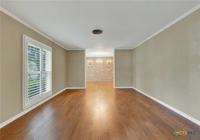 Photo 4 of Sale Pending at 211 Royal Oaks Dr, San Antonio, TX 78209 | MLS# 622063 | Listing updated on 2026-09-01