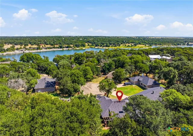 Photo 3 of Sale Pending at 8 Holly Ct, Belton, TX 76513 | MLS# 622079 | Listing updated on 2026-09-02