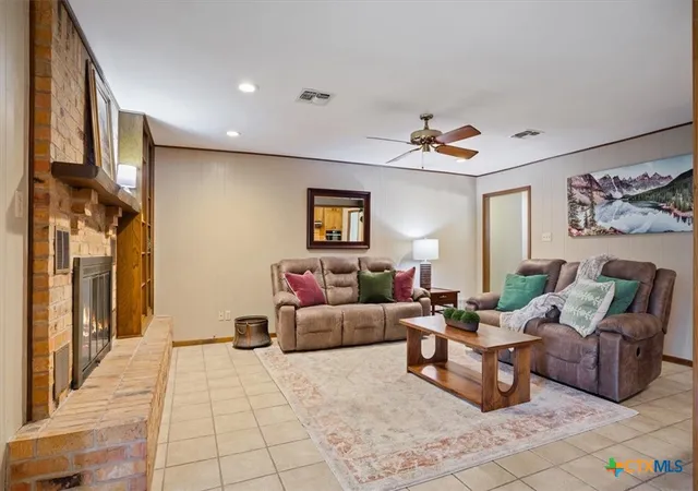 Photo 2 of Single family home for sale at 302 E Upshaw Ave, Temple, TX 76501 | MLS# 622080 | Listing updated on 2026-10-07