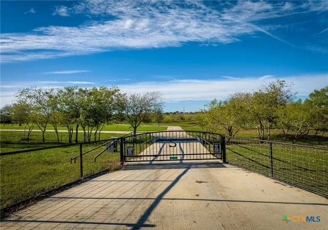 Photo 2 of Single family home for sale at 148 Lakecreek Dr, New Braunfels, TX 78130 | MLS# 620706 | Listing updated on 2026-09-14