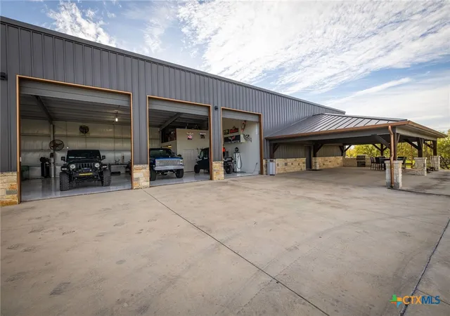 Photo 3 of Single family home for sale at 148 Lakecreek Dr, New Braunfels, TX 78130 | MLS# 620706 | Listing updated on 2026-09-14