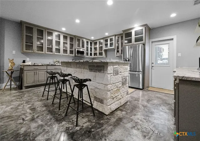 Photo 4 of Single family home for sale at 148 Lakecreek Dr, New Braunfels, TX 78130 | MLS# 620706 | Listing updated on 2026-09-14