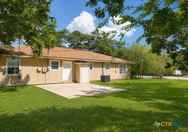 Photo 3 of Single family home for sale at 1504 Justice Dr, Port Lavaca, TX 77979 | MLS# 622062 | Listing updated on 2026-09-05