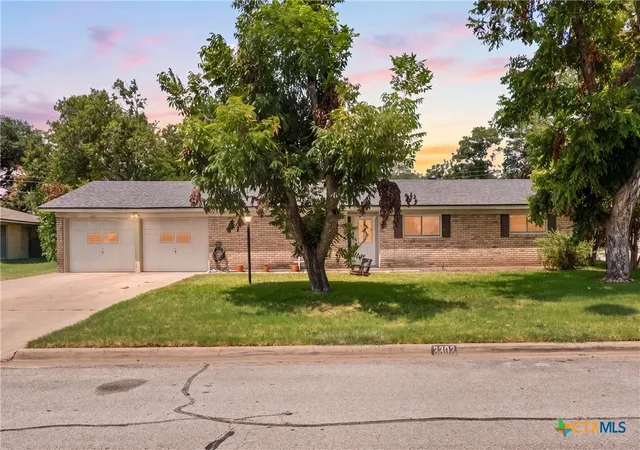 Photo 2 of Single family home for sale at 3302 Chisholm Trl, Temple, TX 76504 | MLS# 622070 | Listing updated on 2026-09-03