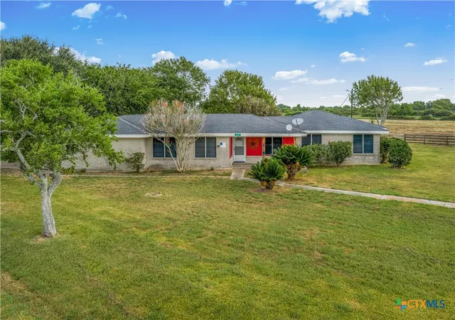 Photo 3 of Sale Pending at 39 Woods Rd, Port Lavaca, TX 77979 | MLS# 620904 | Listing updated on 2026-08-27