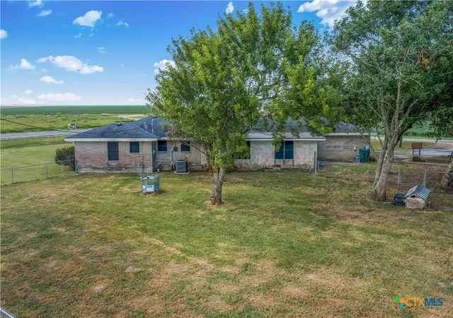 Photo 3 of Sale Pending at 39 Woods Rd, Port Lavaca, TX 77979 | MLS# 620904 | Listing updated on 2026-08-27