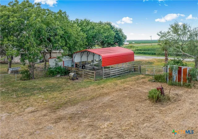 Photo 4 of Sale Pending at 39 Woods Rd, Port Lavaca, TX 77979 | MLS# 620904 | Listing updated on 2026-08-27