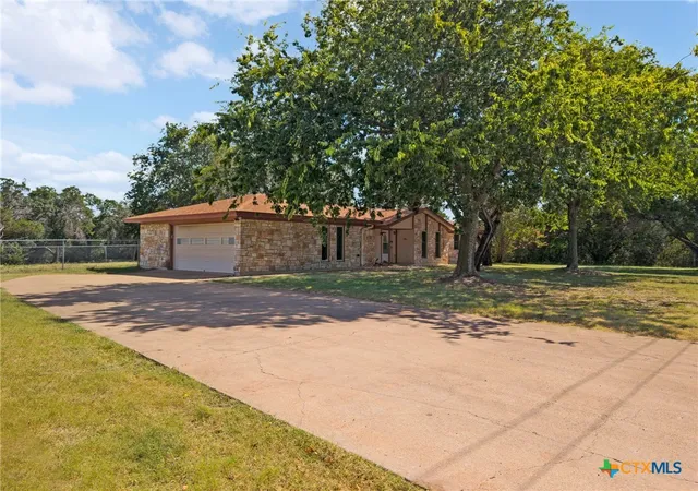 Photo 2 of Single family home for sale at 381 County Rd 4755, Kempner, TX 76539 | MLS# 622098 | Listing updated on 2026-09-15