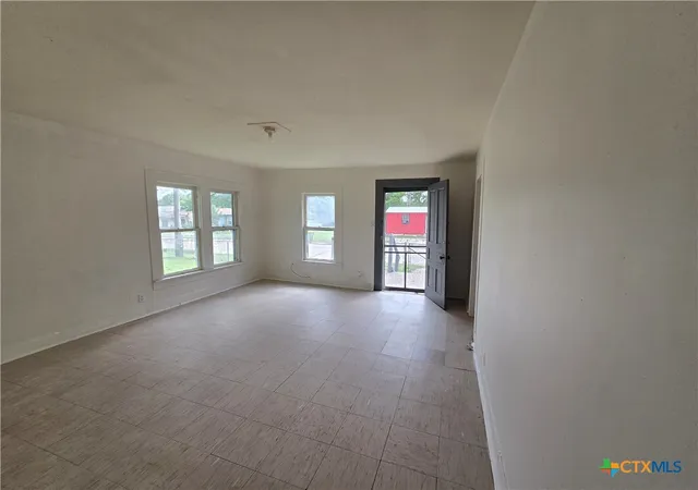 Photo 2 of Single family home for sale at 320 Commerce St, Marlin, TX 76661 | MLS# 622141 | Listing updated on 2026-08-10