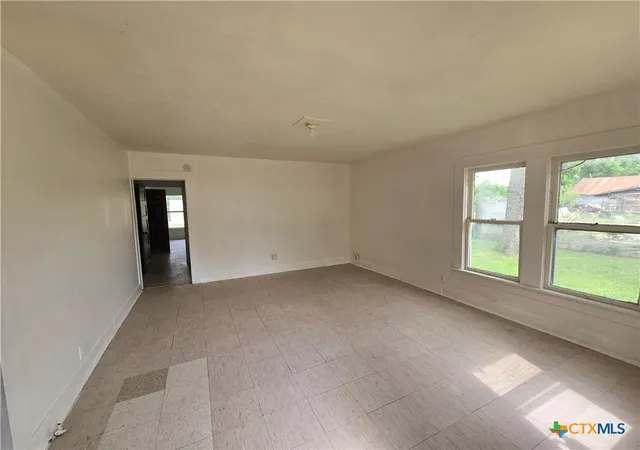 Photo 3 of Single family home for sale at 320 Commerce St, Marlin, TX 76661 | MLS# 622141 | Listing updated on 2026-08-10