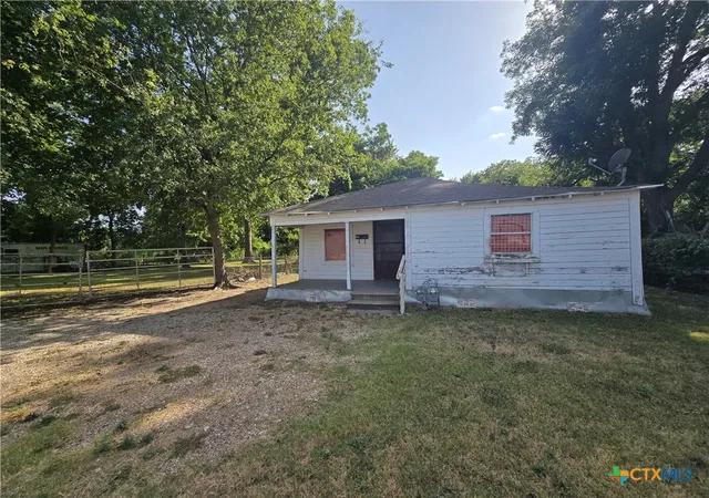 Photo 1 of Single family home for sale at 313 Commerce St, Marlin, TX 76661 | MLS# 622144 | Listing updated on 2026-08-10
