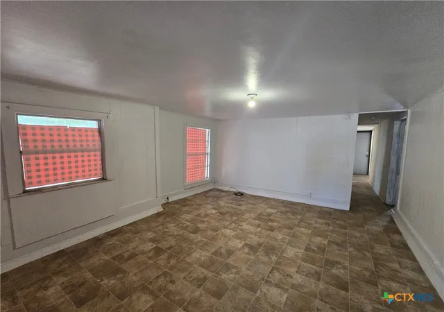 Photo 2 of Single family home for sale at 313 Commerce St, Marlin, TX 76661 | MLS# 622144 | Listing updated on 2026-08-10