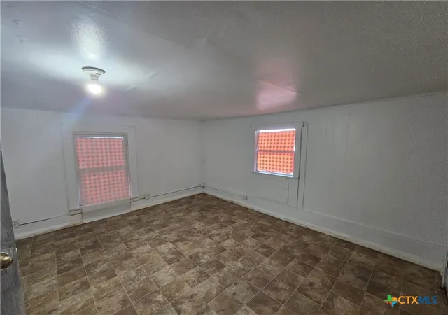 Photo 3 of Single family home for sale at 313 Commerce St, Marlin, TX 76661 | MLS# 622144 | Listing updated on 2026-08-10