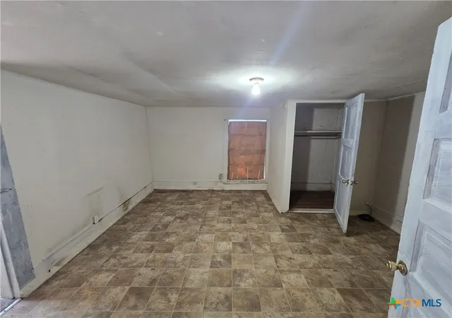 Photo 3 of Single family home for sale at 313 Commerce St, Marlin, TX 76661 | MLS# 622144 | Listing updated on 2026-08-10