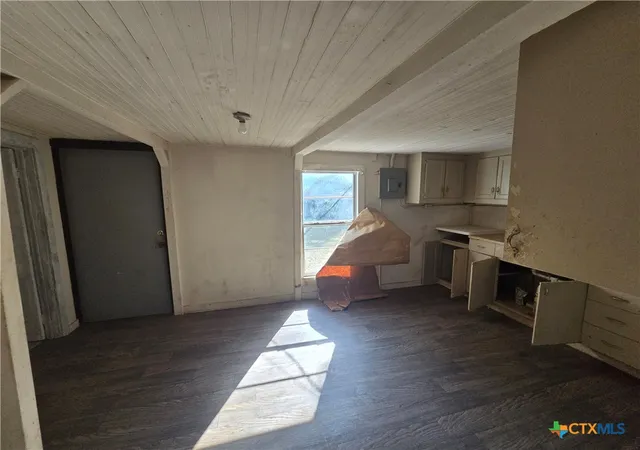 Photo 4 of Single family home for sale at 313 Commerce St, Marlin, TX 76661 | MLS# 622144 | Listing updated on 2026-08-10