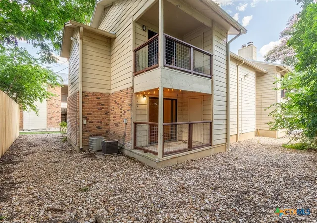 Listing Photo 5 - Condo for sale in building located at 421 W San Antonio St, San Marcos, TX 78666 - Unit #I 2