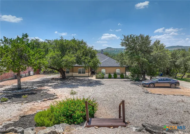 Photo 2 of Single family home for sale at 581 Lorne Rd, Canyon Lake, TX 78133 | MLS# 622171 | Listing updated on 2026-09-09