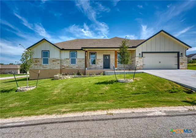 Photo 3 of Single family home for sale at 101 Olympia Hills Ct, Kingsland, TX 78639 | MLS# 622188 | Listing updated on 2026-08-23