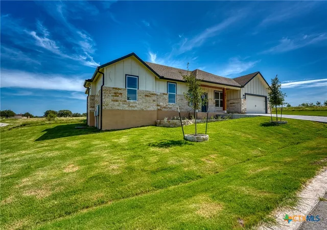 Photo 3 of Single family home for sale at 101 Olympia Hills Ct, Kingsland, TX 78639 | MLS# 622188 | Listing updated on 2026-08-23