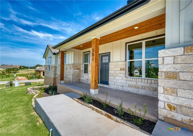 Photo 4 of Single family home for sale at 101 Olympia Hills Ct, Kingsland, TX 78639 | MLS# 622188 | Listing updated on 2026-08-23